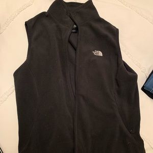 Black north face vest